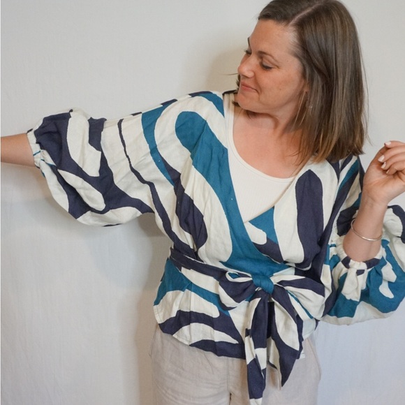 Stunning 100% linen new with tag Cala De La Cruz Mayu wrap top size large - Picture 6 of 16